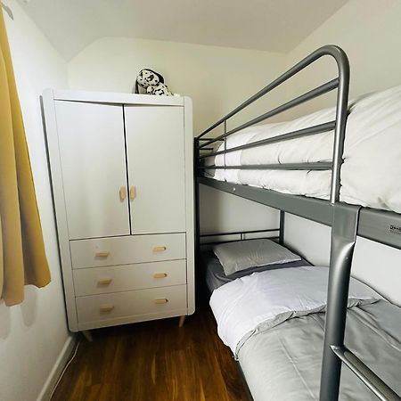 Beautiful Home In London With Easy Access To Central London Sutton  Exteriér fotografie