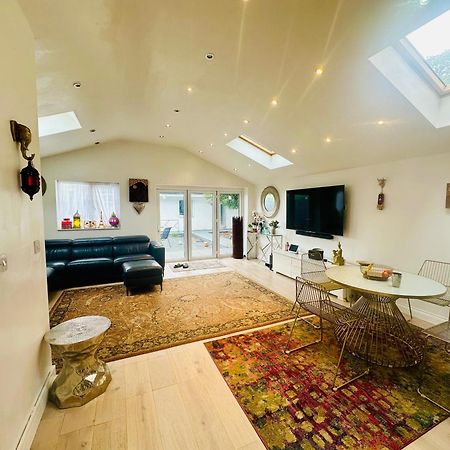 Beautiful Home In London With Easy Access To Central London Sutton  Exteriér fotografie
