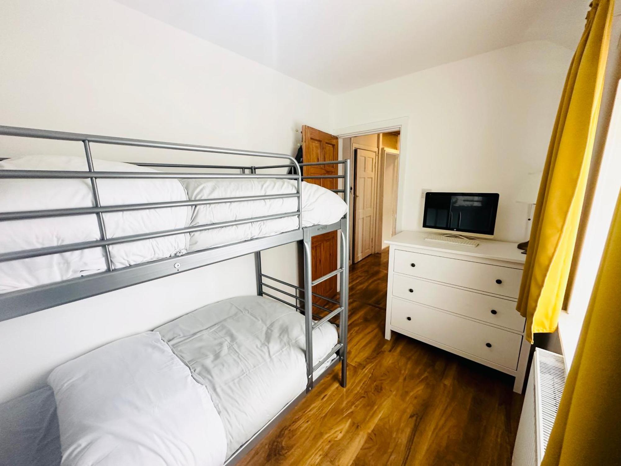 Beautiful Home In London With Easy Access To Central London Sutton  Exteriér fotografie