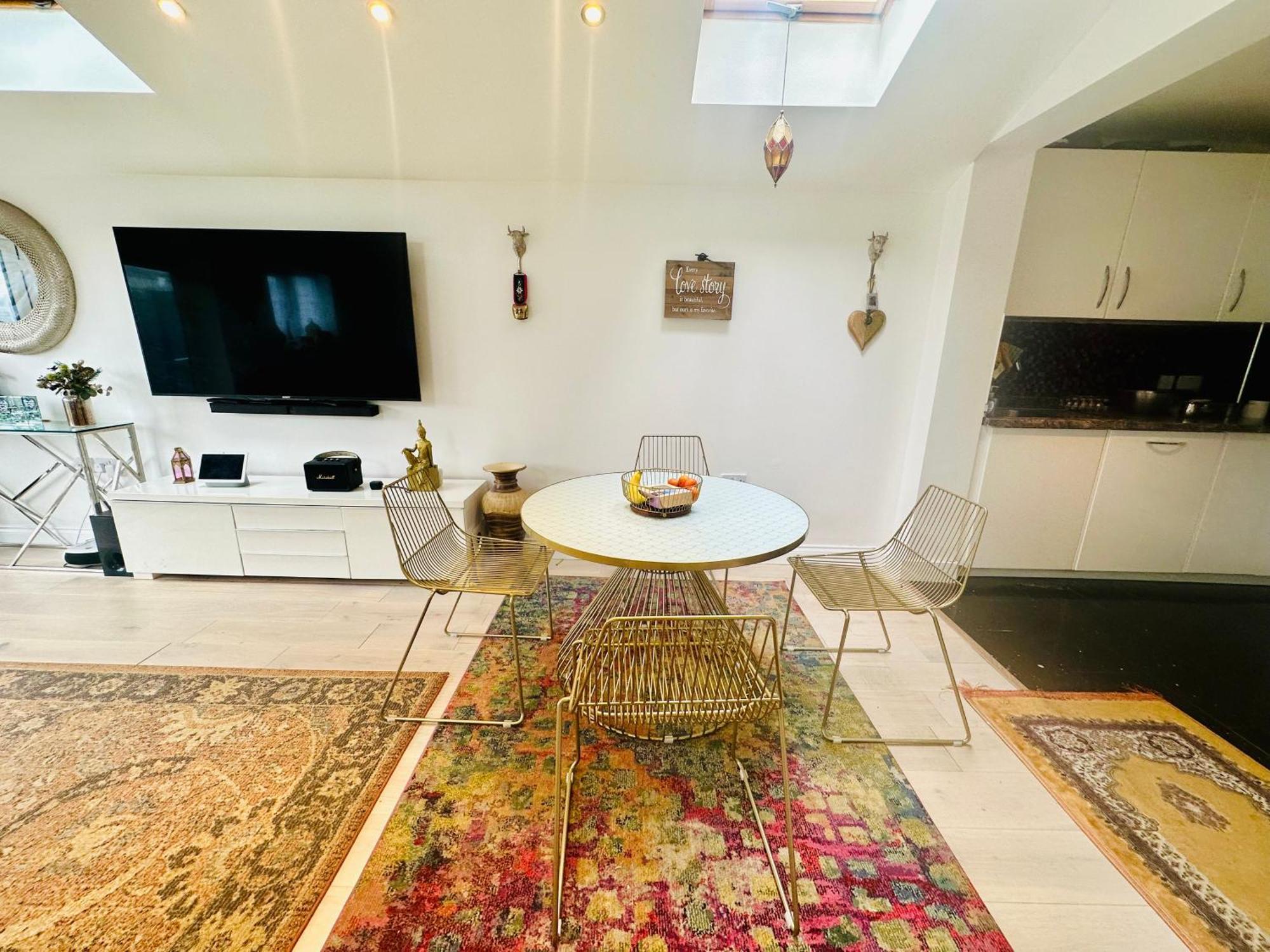Beautiful Home In London With Easy Access To Central London Sutton  Exteriér fotografie